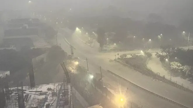 Delhi faces cold weather and poor air quality as rain and smog persist