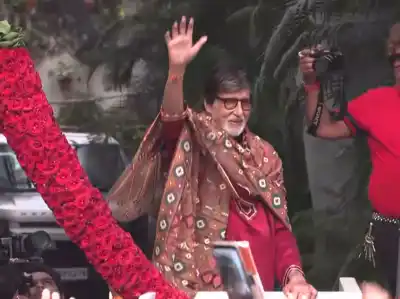Amitabh Bachchan celebrates 84th birthday with fans outside Mumbai residence Jalsa