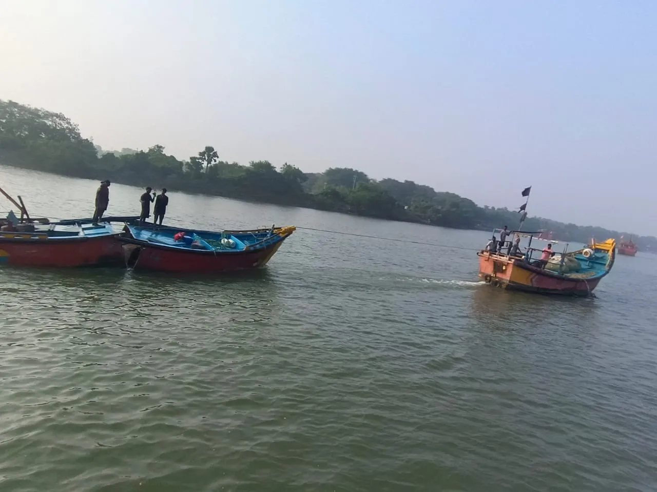 High waves split fishing boat in two off Paradip coast; 5 fishermen rescued
