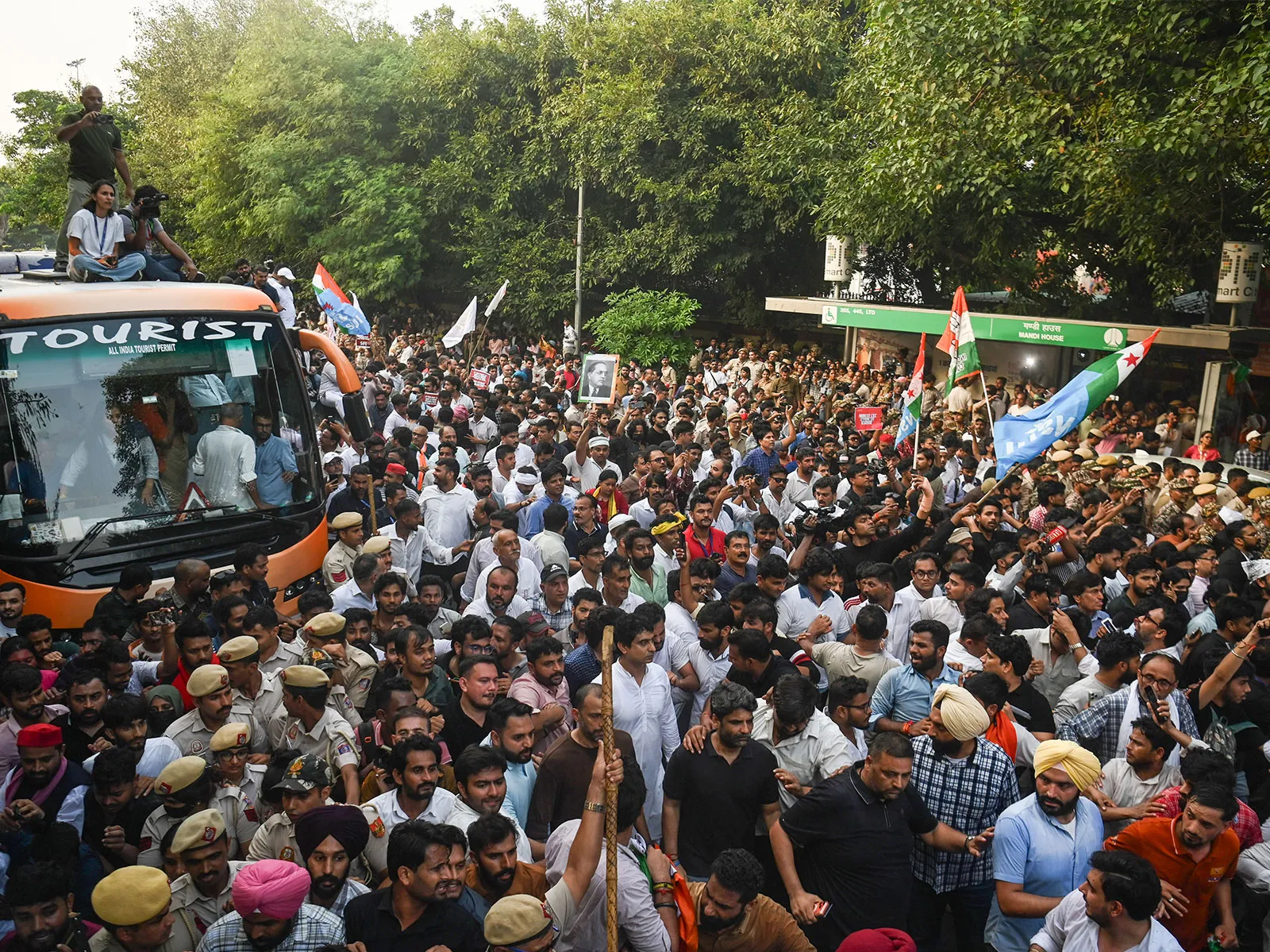 Delhi traders' urges PM Modi, Rahul Gandhi, Kejriwal to postpone protests till Jan 31
