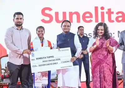 Odisha: CM felicitates Asian Games gold-winning Hockey Teams, awards Rs 11 lakh to each player