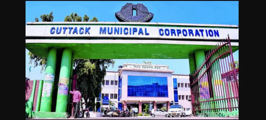 Cuttack Municipal Corporation (CMC) cracks down on stale food ahead of Durgapuja; 50 kg seized
