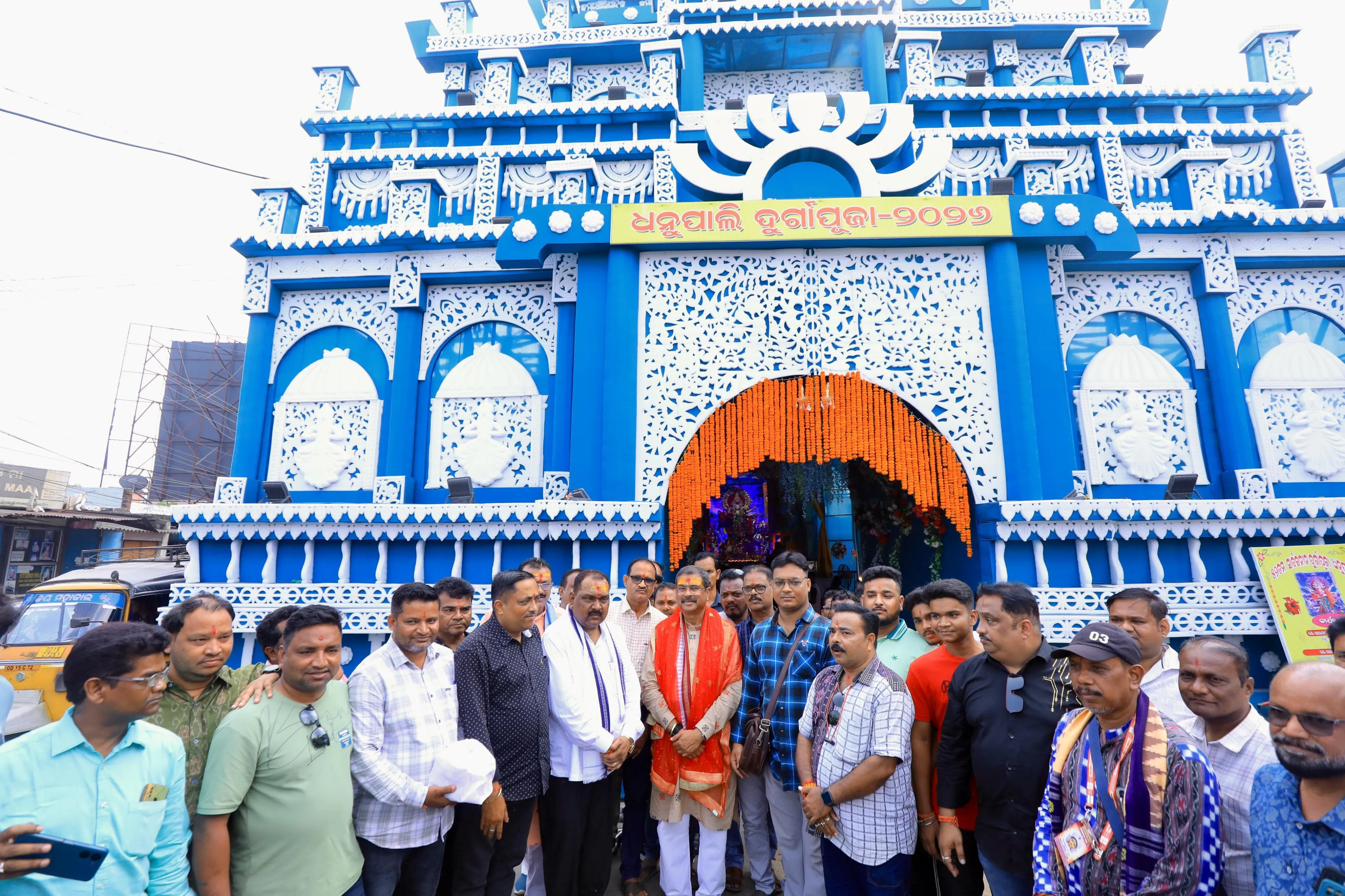 Odisha: Dharmendra Pradhan visits Durga Puja pandals in Sambalpur

