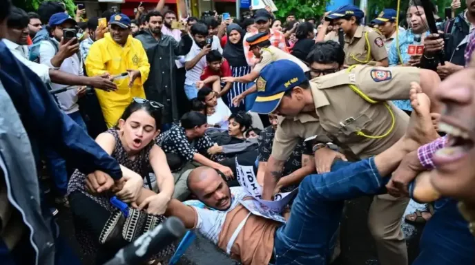 CJP activists protest against CEC Gyanesh Kumar in Mumbai, demand resignation