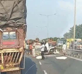 Goods-laden truck overturns on NH-16 at Jayadev Vihar, Bhubaneswar, traffic hit
