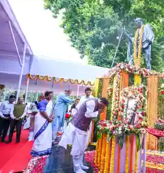 Odisha marks Gandhi Jayanti at Assembly premises; Governor, CM join tribute