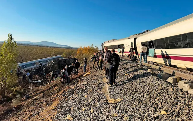 Spain train crash: Thirty-nine people confirmed dead in Toledo high-speed train collision