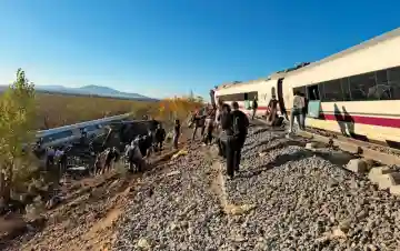 Spain train crash: Thirty-nine people confirmed dead in Toledo high-speed train collision