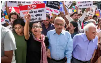 AISA activists return to Delhi Jantar Mantar; around 150 protesters detained