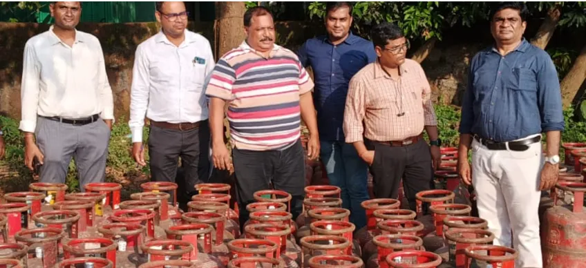 Odisha: Supply Department seizes 229 domestic LPG cylinders in raid at Bhubaneswar’s Kalinga Nagar