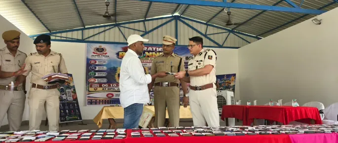 ‘Operation Reconnect’: IGP Dr. Satyajit Naik hands over 200 recovered mobile phones to owners in Jajpur