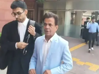 SC directs Rajpal Yadav pay RS 2 crore by October 13; actor brings Rs 1.15 crore demand draft