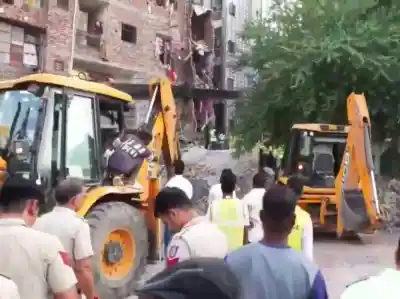 "7 rescued": DCP Shahdara after 4-storey residential building collapse in New Seemapuri, rescue operation continues