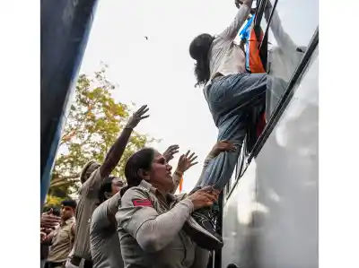 Delhi Police alleges several women officers assaulted during INDIA bloc protest