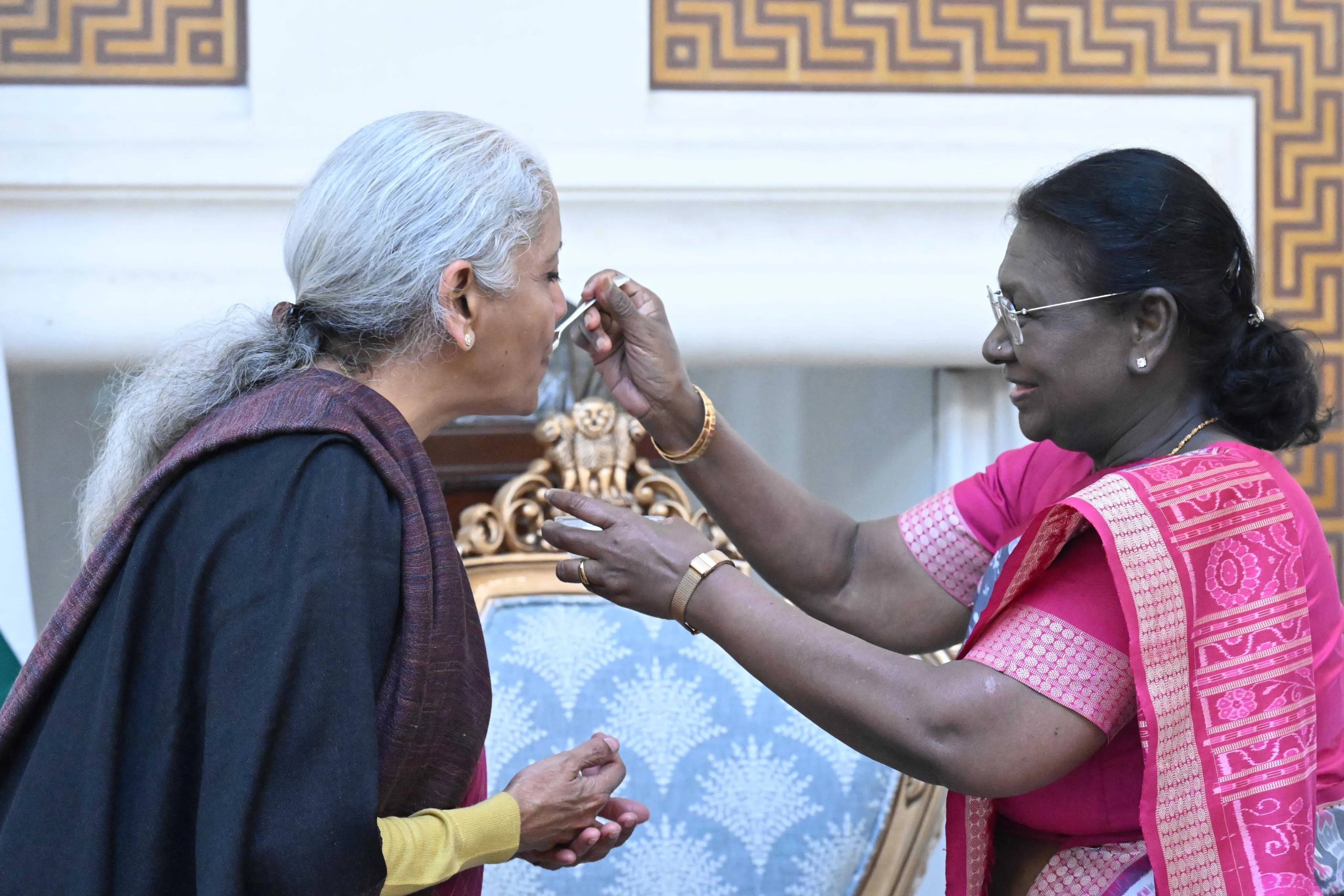 President Droupadi Murmu feeds dahi-cheeni to Nirmala Sitharaman before Union Budget 2026