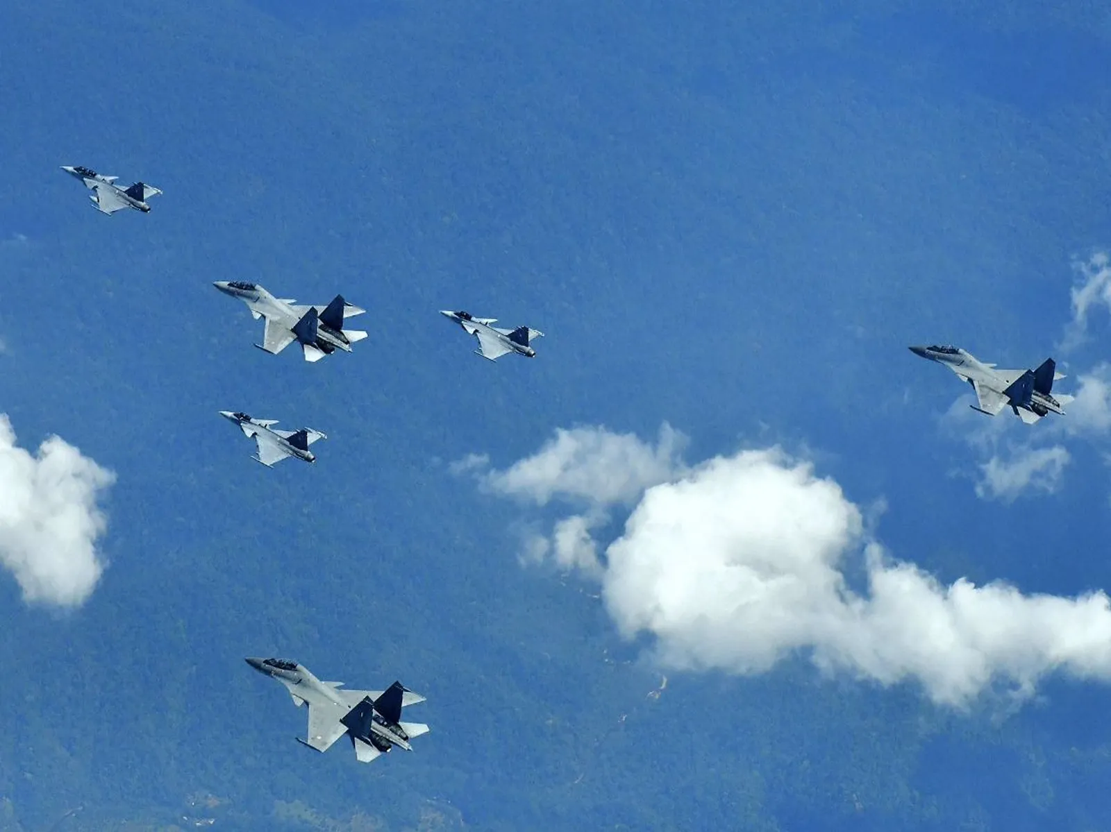 pankaj-tripathi-crowns-memers-as-very-creative-people