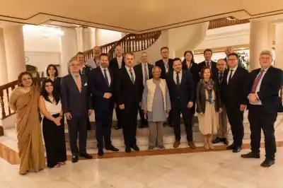 Muhammad Yunus Holds Talks with Observers Before Bangladesh National Elections Tomorrow