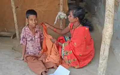 Malkangiri girl to write matric exam with her feet, Inspires many