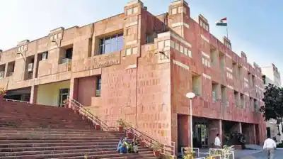 Massive JNU campus clash erupts overnight as students protest against Vice Chancellor remarks