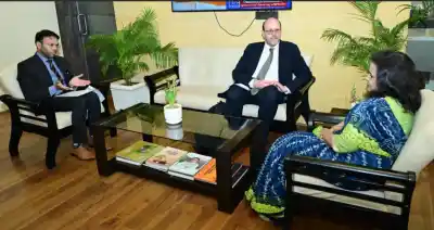 Nobel Laureate Michael Kremer Meets Odisha Chief Secretary