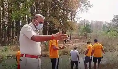 Odisha girl kills her mother & minor brother for love : Stuffs bodies in sacks