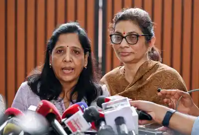 He is a man of honesty: Sunita Kejriwal on Arvind’s discharge