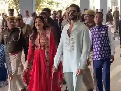 Just married Vijay Deverakonda-Rashmika Mandanna meet, greet fans