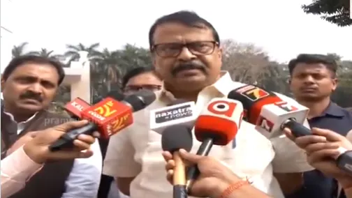 odisha-man-goes-to-gujarat-to-bring-sons-body-faces-police-atrocities