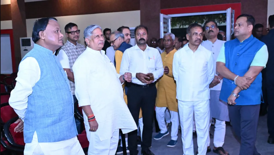 The Chief Minister said he was emotionally touched by the film and described “Godaan” as a family-oriented movie that promotes traditional values. He added that the film sends a strong message on Sanatan Dharma and emphasizes the importance of family bonding, especially between parents and children