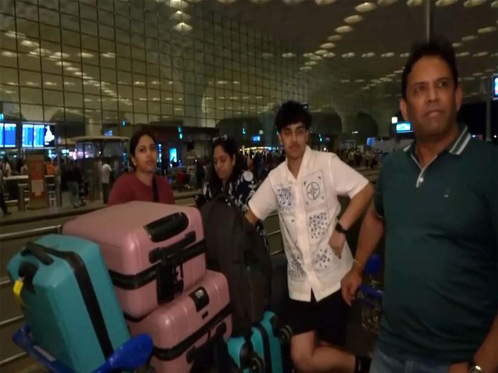 virat-kohli-returns-to-india-from-london-gears-up-for-ipl-2024