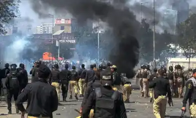10 Dead in Violent Protests Across Pakistan Following Killing of Shiite Leader