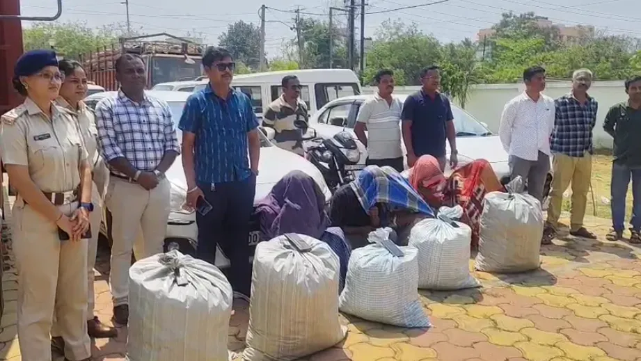 odisha-assembly-adjourned-till-11-30am-over-sapling-scam-again