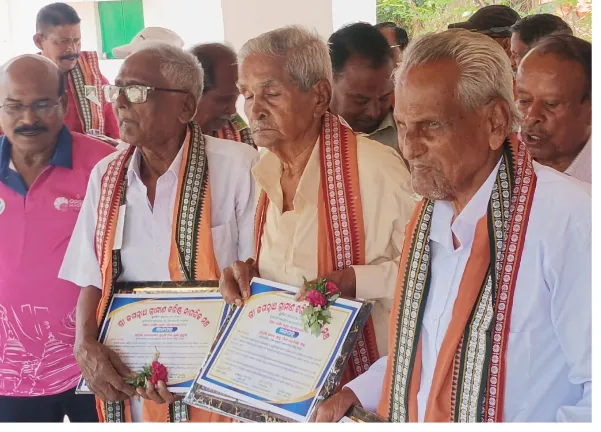 Shree Jagannath Baristha Nagarika Manch Honors Three Veteran Footballers in Kushamati-Jatani