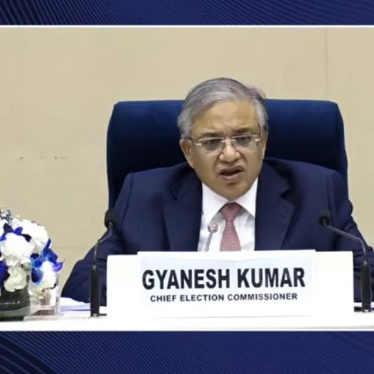 mo-bus-engulfed-in-flames-in-cuttack-no-injuries-reported