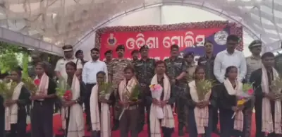 Odisha: 11 Maoists Surrender in Kalahandi in Presence of DGP Y.B. Khurania
