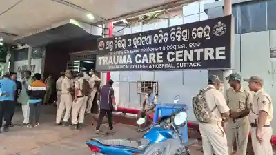 MLAs, Public leaders visit SCB Hospital following tragic fire