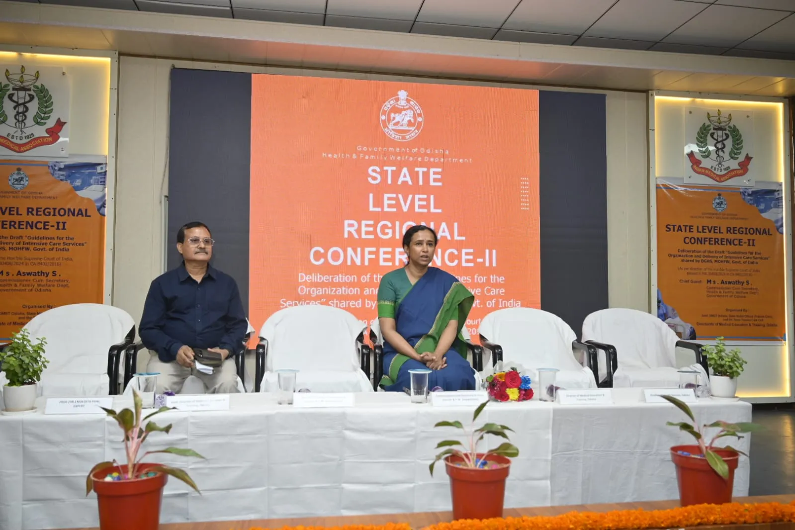 8-bars-in-bhubaneswar-licensed-to-employ-women-dancers