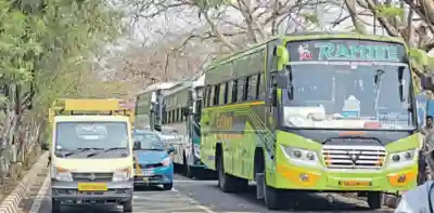 Illegal bus parking causes traffic chaos on Khandagiri-Udayagiri route