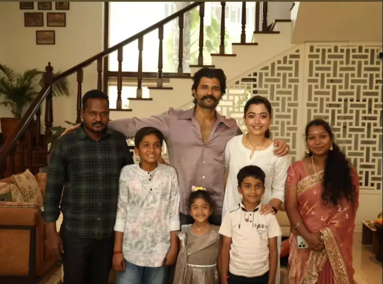 Vijay Deverakonda, Rashmika Mandanna host little fan at home