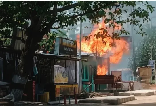 LPG cylinders explode in Bhubaneswar during refilling: 1 critical, two vehicles gutted

