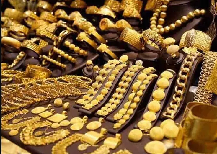 Gold prices see sharpest weekly fall since 1983, buyers rush to markets