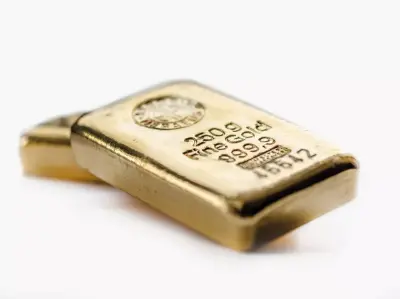 Gold logs worst weekly fall in 40 years, experts see buying opportunity for long-term investors