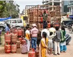 1.9 Lakh Consumers Shifted to PNG as Domestic LPG Supply Remains at 60% of Demand Amid Ongoing Supply Concerns: Govt