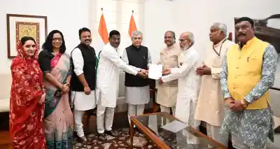 Odisha MPs meet Railway Minister, seek land allotment for RECA at Kharagpur