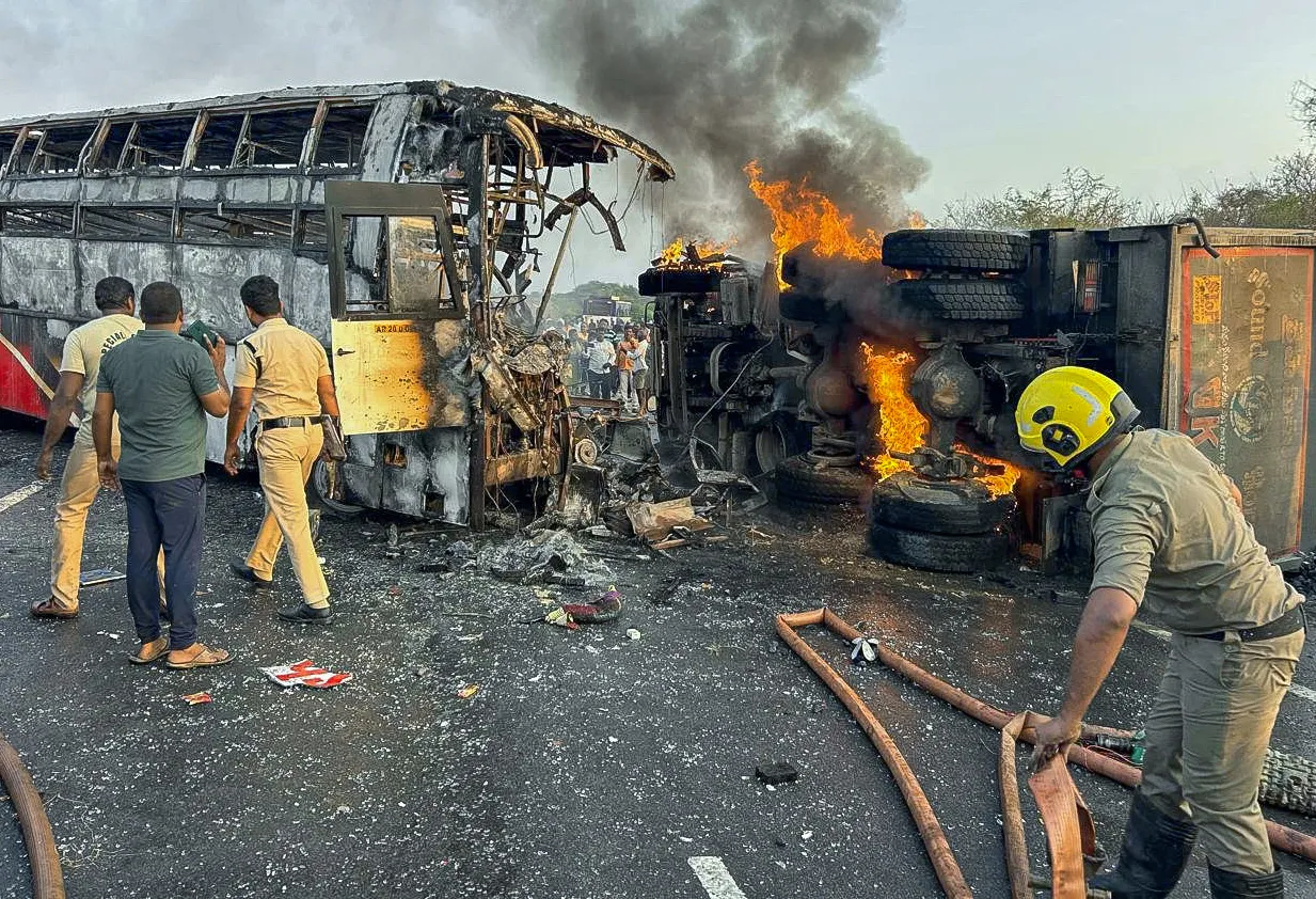 Death toll rises to 14 in Andhra Pradesh bus accident