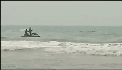 Puri: Youth goes missing while bathing in sea 