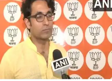 BJP alleges "Rs 7 crore extortion attempt" by Gandhi-Vadra family