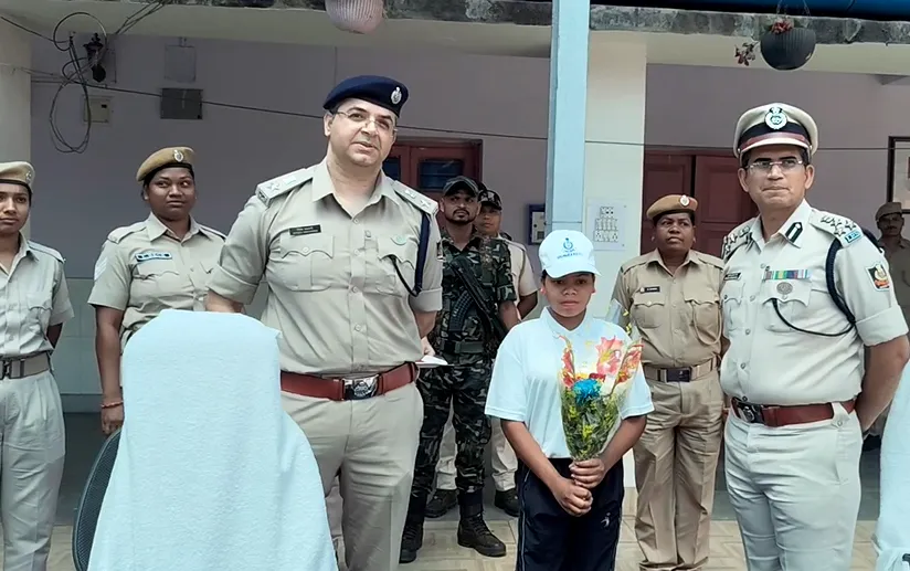 Woman Maoist surrenders, to receive Rs2.25 lakh aid under rehabilitation scheme