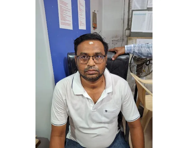Nayagarh Sub-Treasury staffer caught taking bribe, arrested by Vigilance