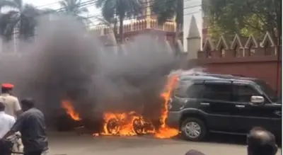 Miscreant sets parked vehicles on fire near Orissa HC Campus ; Panic